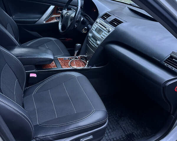 Сірий Тойота Камрі, об'ємом двигуна 2.36 л та пробігом 225 тис. км за 8250 $, фото 12 на Automoto.ua