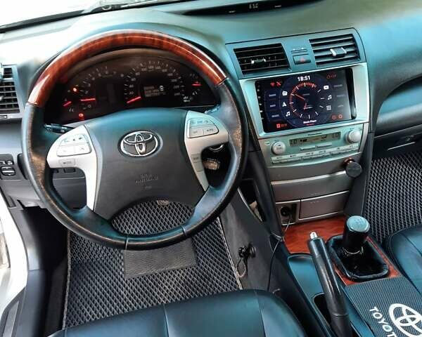 Серый Тойота Камри, объемом двигателя 2.4 л и пробегом 208 тыс. км за 8000 $, фото 18 на Automoto.ua