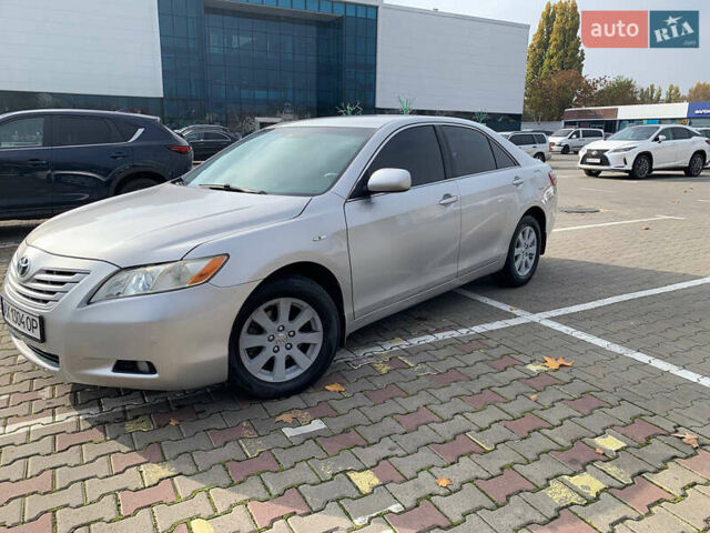 Сірий Тойота Камрі, об'ємом двигуна 2.4 л та пробігом 279 тис. км за 8200 $, фото 4 на Automoto.ua