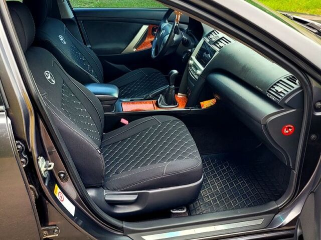 Серый Тойота Камри, объемом двигателя 2.4 л и пробегом 243 тыс. км за 9500 $, фото 9 на Automoto.ua