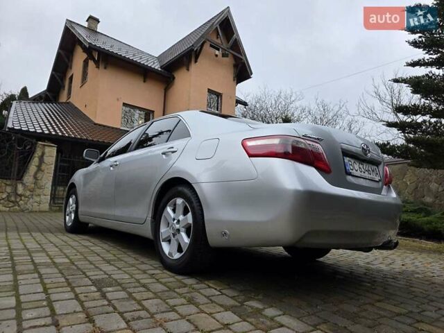 Серый Тойота Камри, объемом двигателя 2.4 л и пробегом 327 тыс. км за 7300 $, фото 75 на Automoto.ua