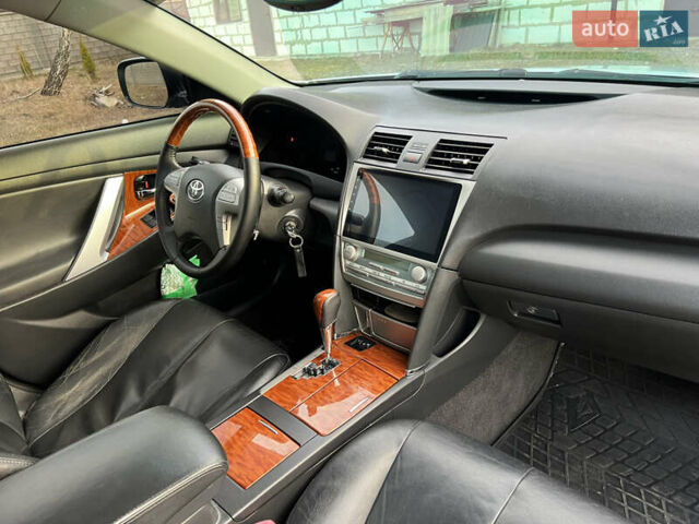 Серый Тойота Камри, объемом двигателя 3.5 л и пробегом 326 тыс. км за 14700 $, фото 7 на Automoto.ua