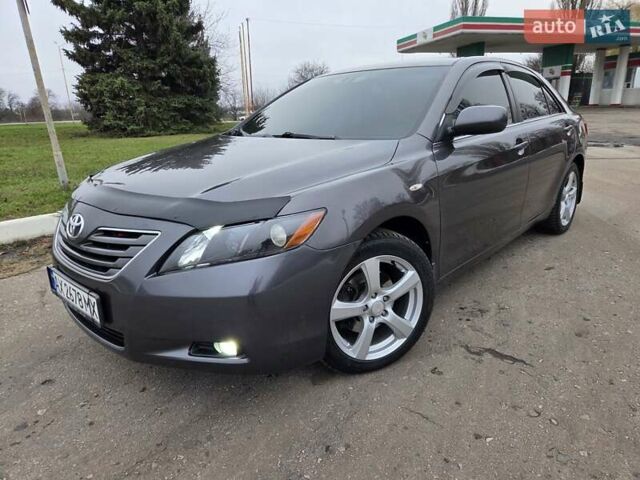 Серый Тойота Камри, объемом двигателя 2.36 л и пробегом 285 тыс. км за 9200 $, фото 1 на Automoto.ua