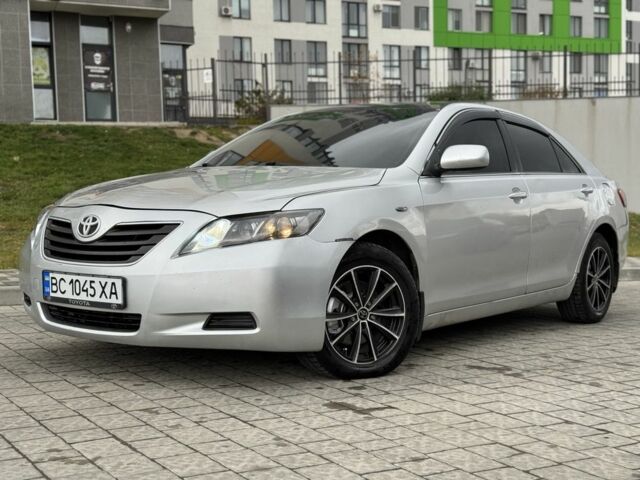 Серый Тойота Камри, объемом двигателя 2.4 л и пробегом 320 тыс. км за 5350 $, фото 3 на Automoto.ua