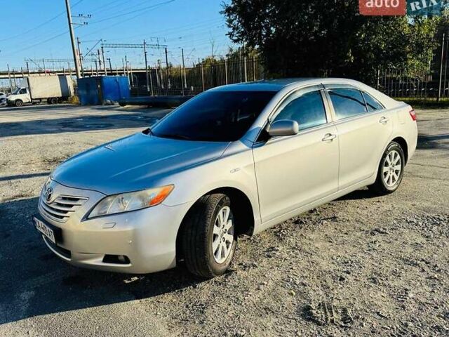 Серый Тойота Камри, объемом двигателя 2.36 л и пробегом 179 тыс. км за 9700 $, фото 1 на Automoto.ua