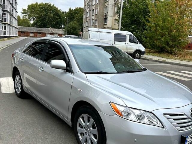 Серый Тойота Камри, объемом двигателя 2.4 л и пробегом 370 тыс. км за 7300 $, фото 1 на Automoto.ua