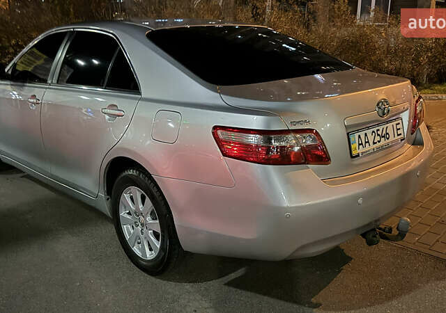 Сірий Тойота Камрі, об'ємом двигуна 2.4 л та пробігом 270 тис. км за 7600 $, фото 3 на Automoto.ua