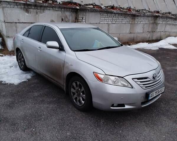 Серый Тойота Камри, объемом двигателя 2.36 л и пробегом 270 тыс. км за 8000 $, фото 3 на Automoto.ua