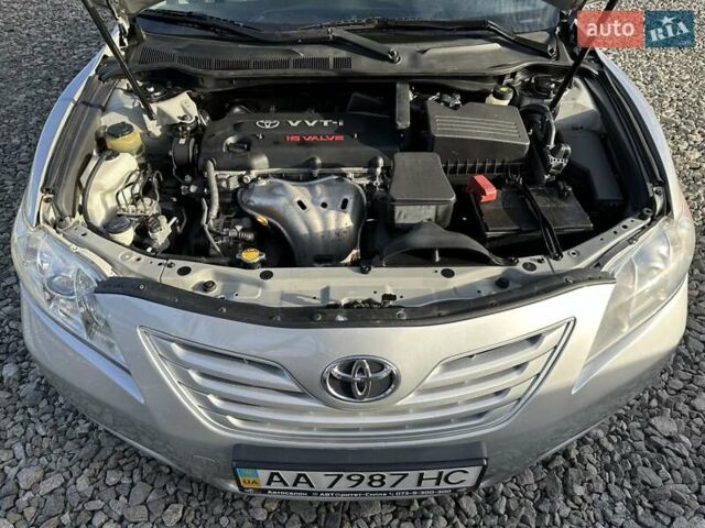 Сірий Тойота Камрі, об'ємом двигуна 2.4 л та пробігом 241 тис. км за 7700 $, фото 16 на Automoto.ua