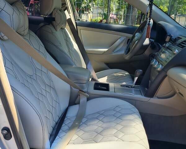 Серый Тойота Камри, объемом двигателя 2.36 л и пробегом 230 тыс. км за 7300 $, фото 5 на Automoto.ua