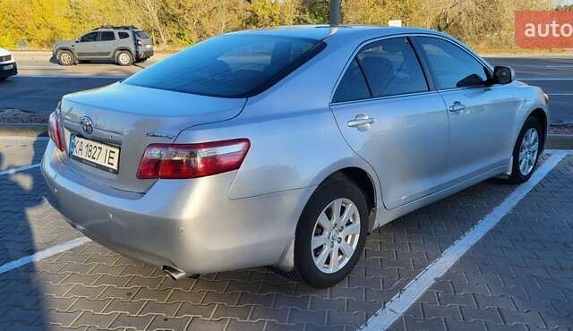 Серый Тойота Камри, объемом двигателя 2.36 л и пробегом 413 тыс. км за 8700 $, фото 8 на Automoto.ua