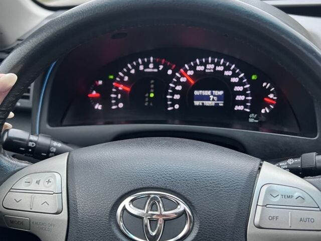 Серый Тойота Камри, объемом двигателя 2.4 л и пробегом 260 тыс. км за 8100 $, фото 6 на Automoto.ua