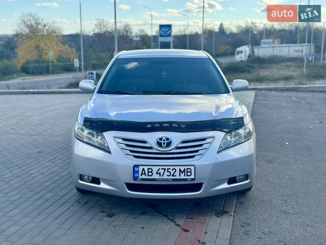 Тойота Камри 2008 в Жмеренке на Automoto.ua Серый Тойота Камри, объемом двигателя 2.36 л и пробегом 256 тыс. км за 8200 $, фото 1 на Automoto.ua