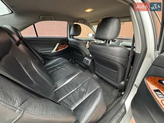 Серый Тойота Камри, объемом двигателя 3.5 л и пробегом 223 тыс. км за 8300 $, фото 29 на Automoto.ua