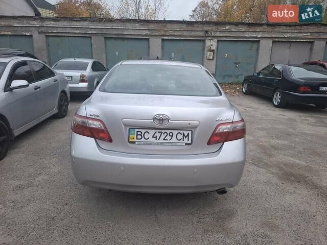 Серый Тойота Камри, объемом двигателя 2.4 л и пробегом 268 тыс. км за 7800 $, фото 2 на Automoto.ua