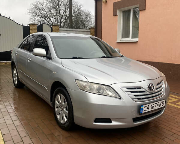 Серый Тойота Камри, объемом двигателя 2.36 л и пробегом 300 тыс. км за 8200 $, фото 2 на Automoto.ua