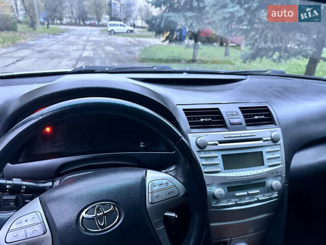 Сірий Тойота Камрі, об'ємом двигуна 2.36 л та пробігом 225 тис. км за 8250 $, фото 6 на Automoto.ua