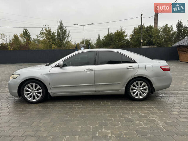 Сірий Тойота Камрі, об'ємом двигуна 2.4 л та пробігом 235 тис. км за 8300 $, фото 5 на Automoto.ua