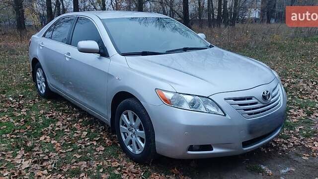 Серый Тойота Камри, объемом двигателя 2.4 л и пробегом 260 тыс. км за 7900 $, фото 2 на Automoto.ua