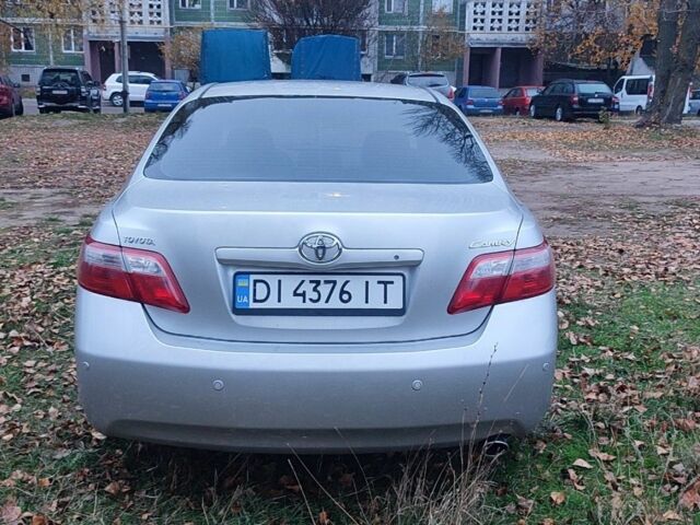 Серый Тойота Камри, объемом двигателя 2.4 л и пробегом 258 тыс. км за 8000 $, фото 6 на Automoto.ua