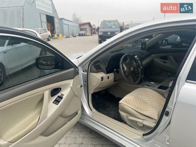 Серый Тойота Камри, объемом двигателя 2.4 л и пробегом 320 тыс. км за 5990 $, фото 13 на Automoto.ua