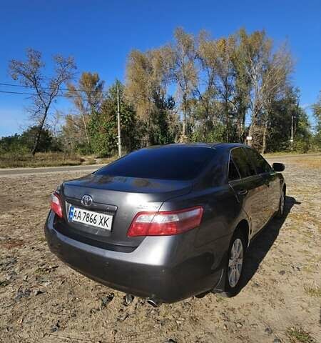 Серый Тойота Камри, объемом двигателя 2.4 л и пробегом 358 тыс. км за 10000 $, фото 16 на Automoto.ua