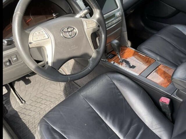 Серый Тойота Камри, объемом двигателя 2.4 л и пробегом 238 тыс. км за 7500 $, фото 1 на Automoto.ua