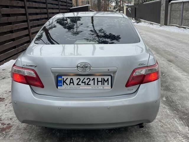 Серый Тойота Камри, объемом двигателя 2.4 л и пробегом 225 тыс. км за 7500 $, фото 2 на Automoto.ua