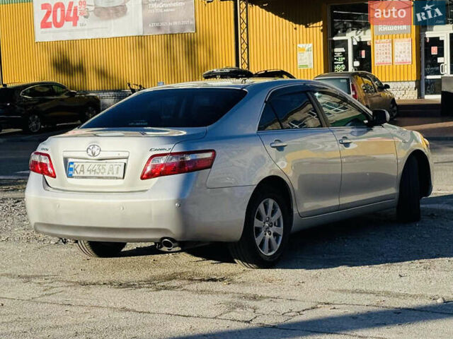 Серый Тойота Камри, объемом двигателя 2.4 л и пробегом 176 тыс. км за 9700 $, фото 7 на Automoto.ua