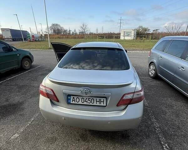 Серый Тойота Камри, объемом двигателя 2.4 л и пробегом 248 тыс. км за 7250 $, фото 2 на Automoto.ua