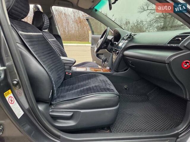 Серый Тойота Камри, объемом двигателя 2.36 л и пробегом 285 тыс. км за 9200 $, фото 29 на Automoto.ua