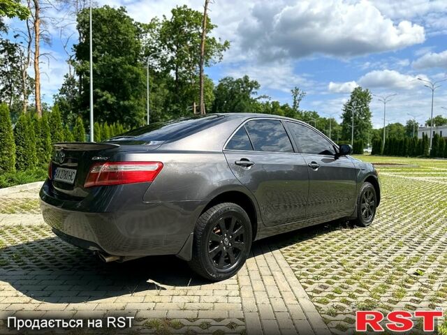 Сірий Тойота Камрі, об'ємом двигуна 2.4 л та пробігом 281 тис. км за 6300 $, фото 4 на Automoto.ua