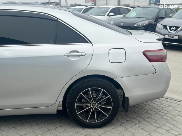 Серый Тойота Камри, объемом двигателя 2.4 л и пробегом 320 тыс. км за 5990 $, фото 5 на Automoto.ua