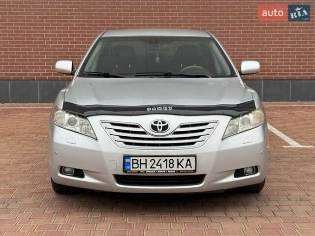 Серый Тойота Камри, объемом двигателя 3.5 л и пробегом 223 тыс. км за 8300 $, фото 1 на Automoto.ua