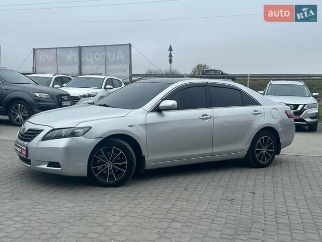 Серый Тойота Камри, объемом двигателя 2.4 л и пробегом 320 тыс. км за 5990 $, фото 3 на Automoto.ua