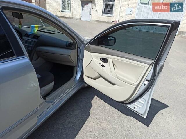 Сірий Тойота Камрі, об'ємом двигуна 2.36 л та пробігом 232 тис. км за 8500 $, фото 8 на Automoto.ua