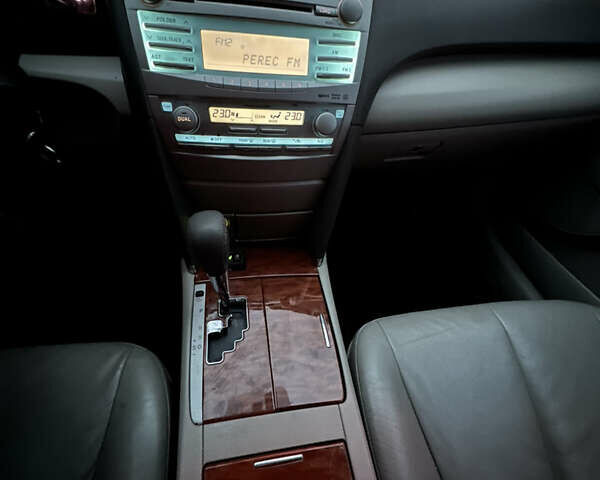 Сірий Тойота Камрі, об'ємом двигуна 3.5 л та пробігом 250 тис. км за 10500 $, фото 14 на Automoto.ua