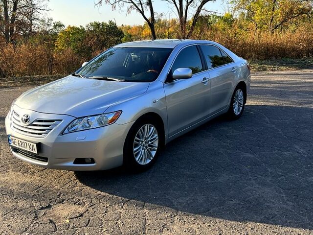 Серый Тойота Камри, объемом двигателя 3.5 л и пробегом 315 тыс. км за 11500 $, фото 3 на Automoto.ua