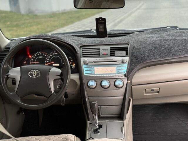 Серый Тойота Камри, объемом двигателя 2.4 л и пробегом 320 тыс. км за 5350 $, фото 16 на Automoto.ua