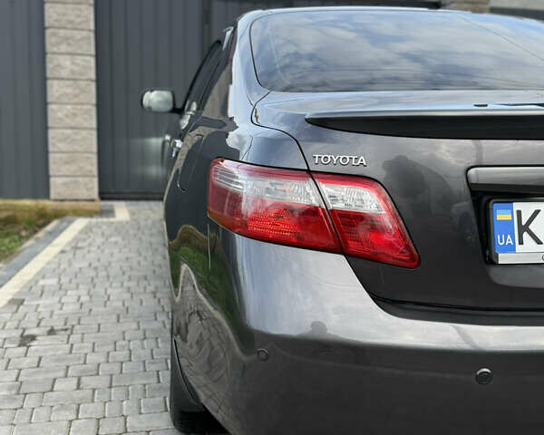 Серый Тойота Камри, объемом двигателя 3.46 л и пробегом 340 тыс. км за 9500 $, фото 5 на Automoto.ua