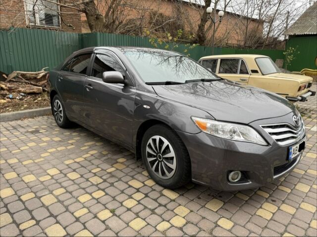 Сірий Тойота Камрі, об'ємом двигуна 2.4 л та пробігом 326 тис. км за 7500 $, фото 3 на Automoto.ua