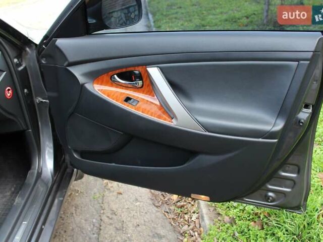 Серый Тойота Камри, объемом двигателя 2.36 л и пробегом 188 тыс. км за 10200 $, фото 18 на Automoto.ua