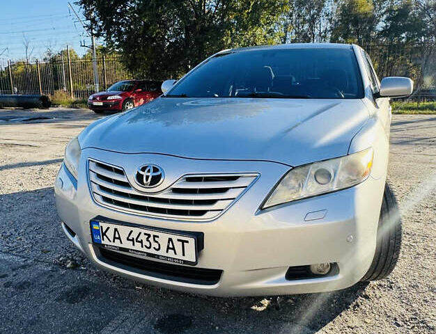 Серый Тойота Камри, объемом двигателя 2.4 л и пробегом 176 тыс. км за 9700 $, фото 9 на Automoto.ua