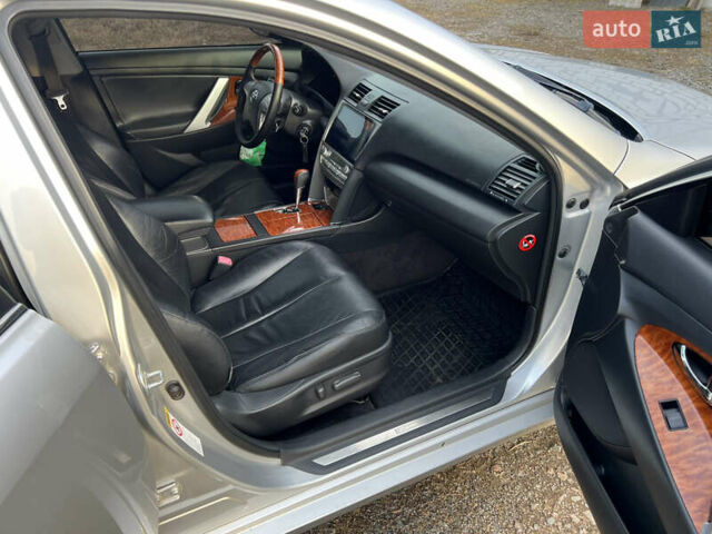 Серый Тойота Камри, объемом двигателя 3.5 л и пробегом 326 тыс. км за 14700 $, фото 5 на Automoto.ua