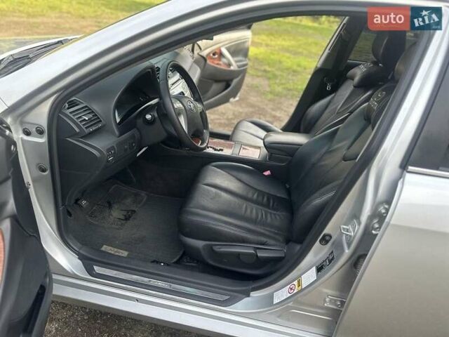 Серый Тойота Камри, объемом двигателя 2.4 л и пробегом 270 тыс. км за 8300 $, фото 9 на Automoto.ua