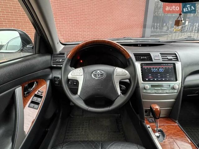Серый Тойота Камри, объемом двигателя 3.5 л и пробегом 223 тыс. км за 8300 $, фото 33 на Automoto.ua