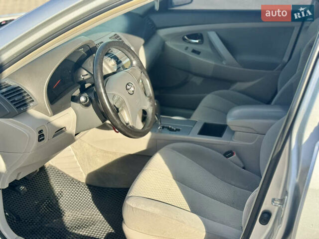 Тойота Камри 2008 в Жмеренке на Automoto.ua Серый Тойота Камри, объемом двигателя 2.36 л и пробегом 256 тыс. км за 8200 $, фото 9 на Automoto.ua