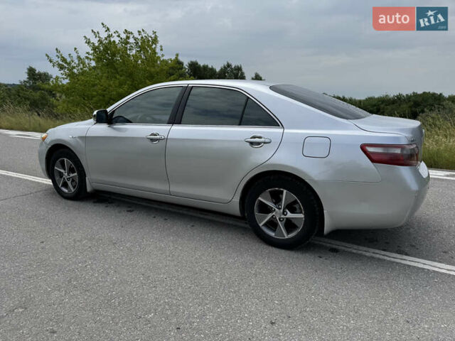 Серый Тойота Камри, объемом двигателя 2.36 л и пробегом 308 тыс. км за 7500 $, фото 3 на Automoto.ua