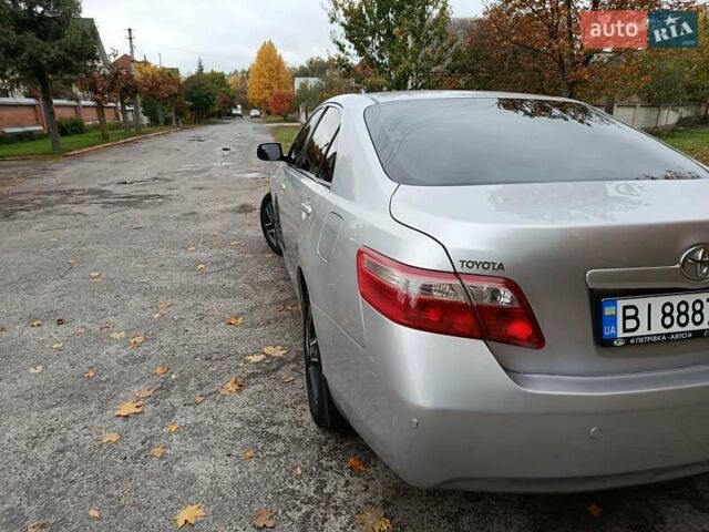 Сірий Тойота Камрі, об'ємом двигуна 2.36 л та пробігом 242 тис. км за 8300 $, фото 2 на Automoto.ua