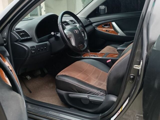 Сірий Тойота Камрі, об'ємом двигуна 2.4 л та пробігом 362 тис. км за 8000 $, фото 4 на Automoto.ua